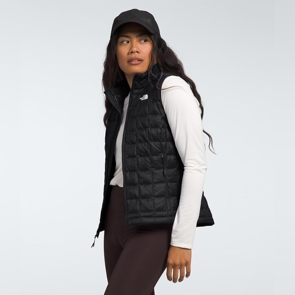 The North Face Women's Black Puffer Vest - Picture 3 of 11